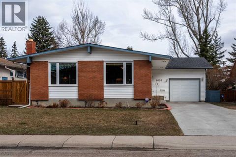 1032 Cantabrian Drive SW Calgary AB T2W1L7