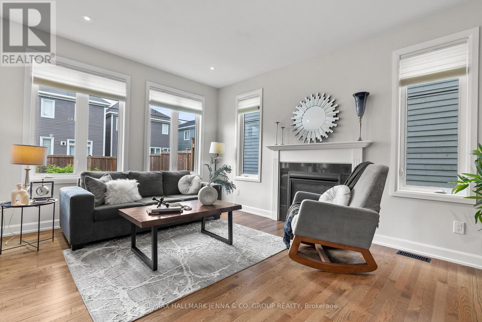 52 HACKAMORE CRESCENT