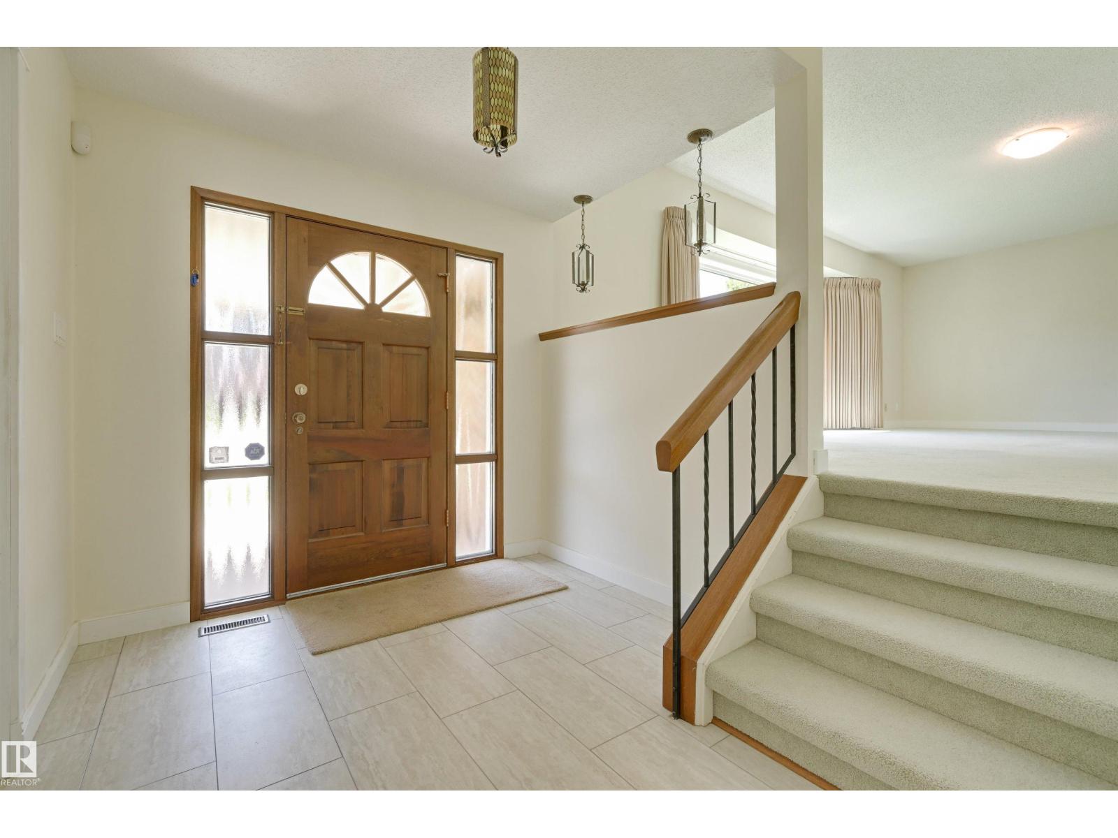 24 QUESNELL RD NW