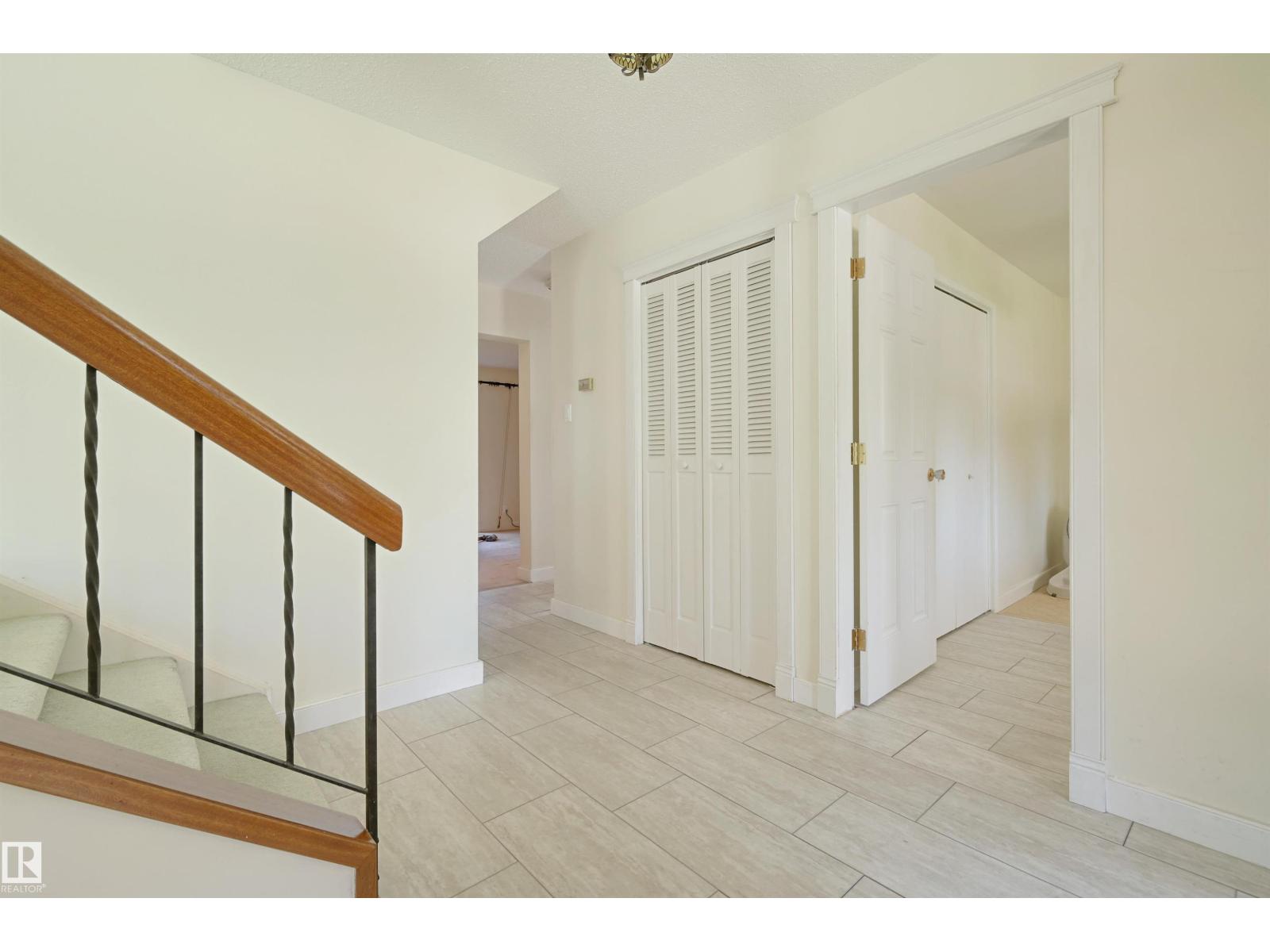 24 QUESNELL RD NW