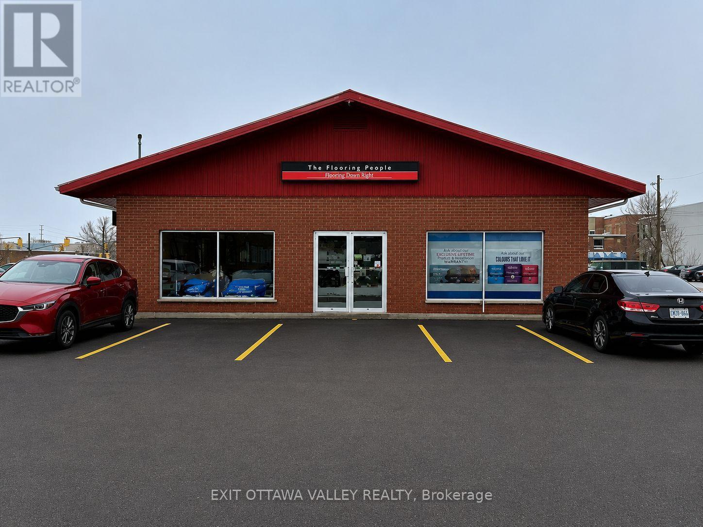 Photo 1 of 15 — 179 AGNES STREET, Pembroke, ON K8A0C7
