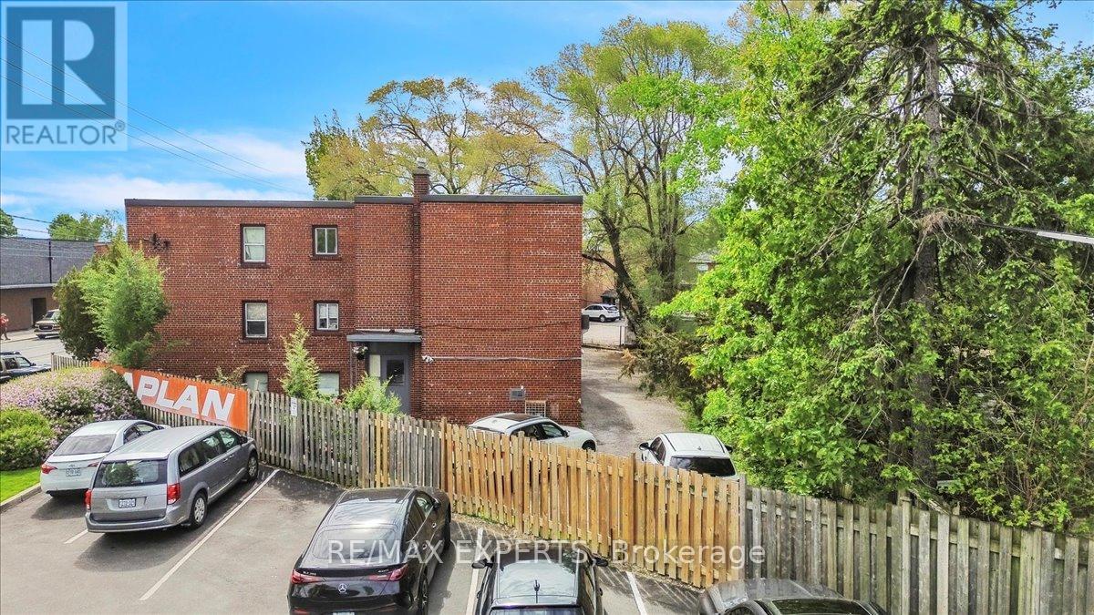 1112 WESTON ROAD