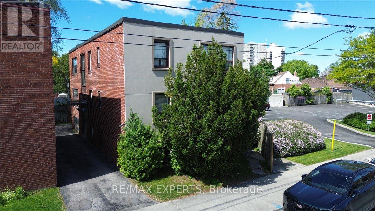 1112 WESTON ROAD