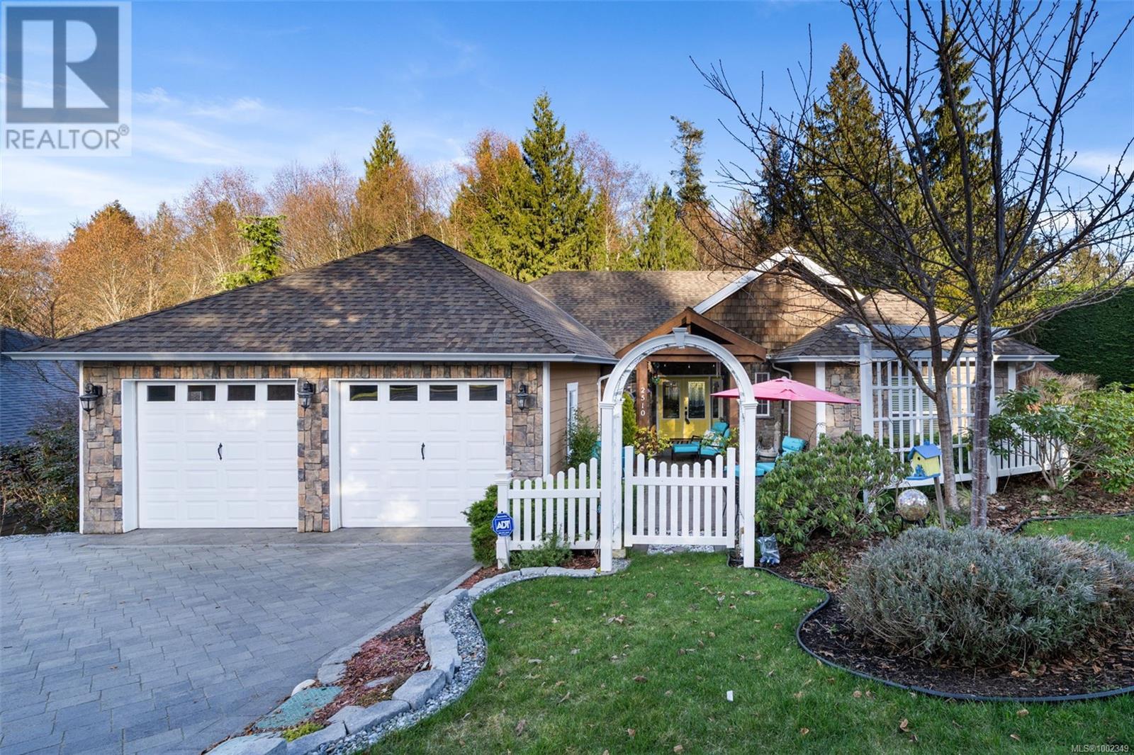 2510 Kinnoull Cres