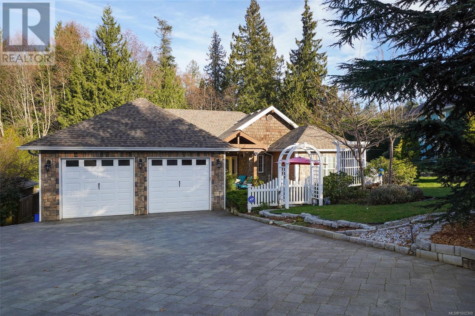 2510 Kinnoull Cres