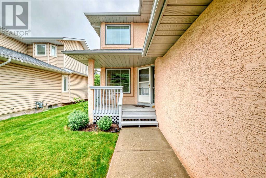 22 Sunvista Crescent SE