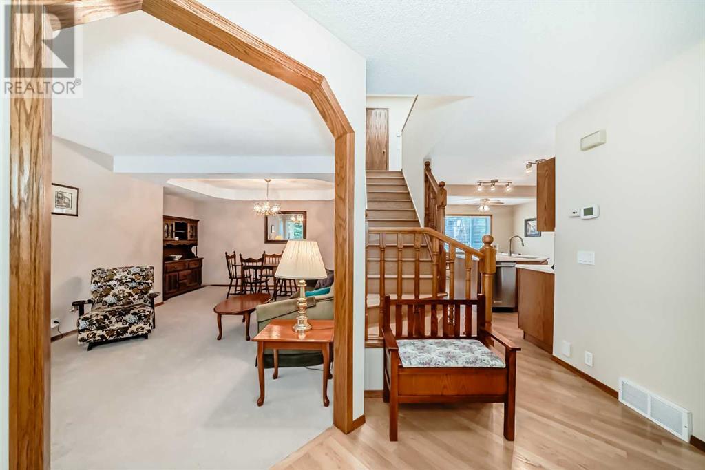 22 Sunvista Crescent SE