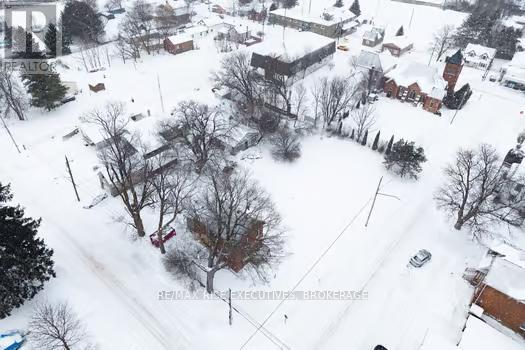 LT 32 ADELAIDE STREET