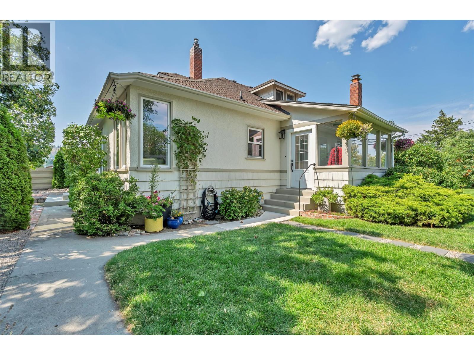 12432 Victoria Road S