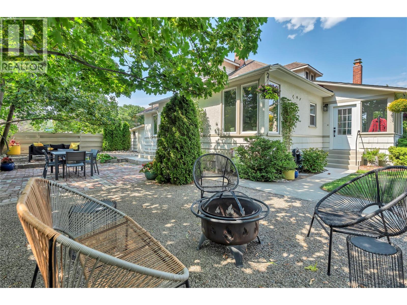 12432 Victoria Road S