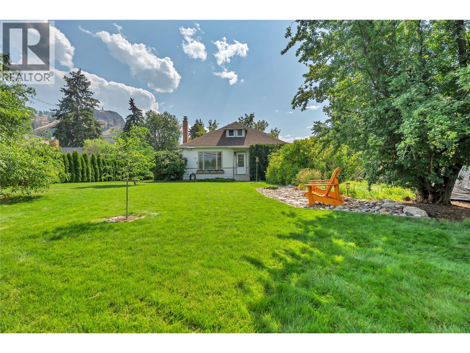 12432 Victoria Road S