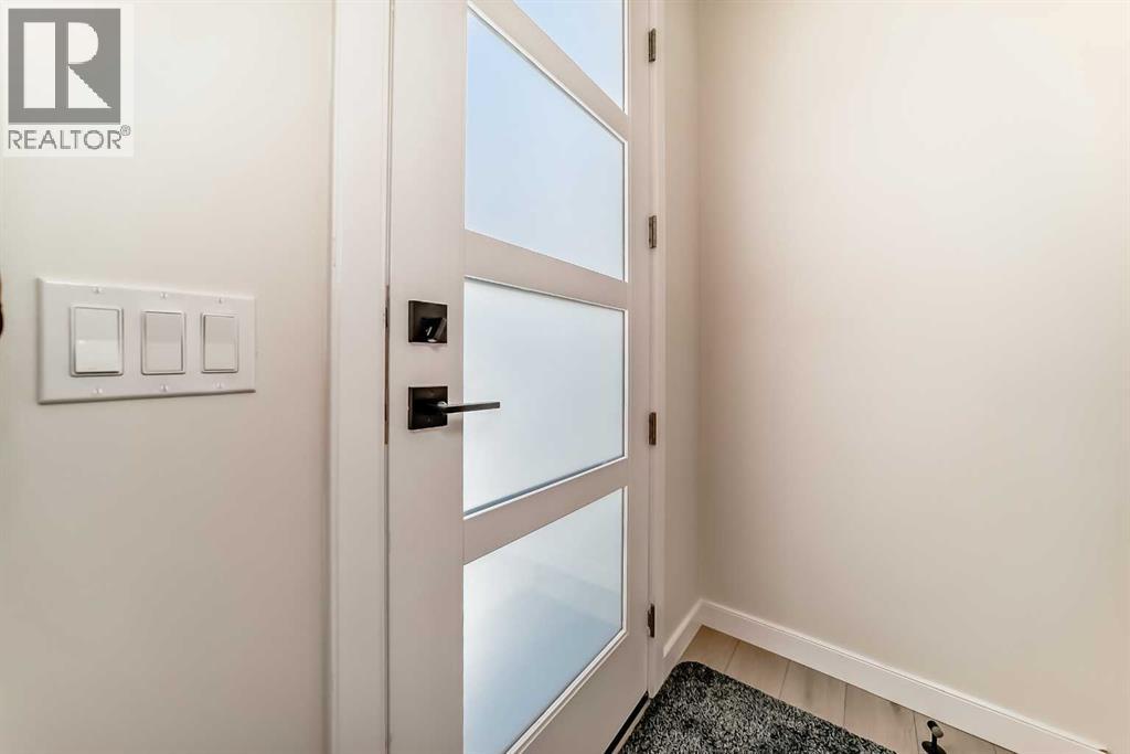 323, 81 Greenbriar Place NW