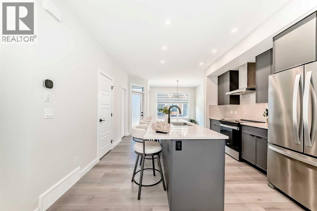 323, 81 Greenbriar Place NW