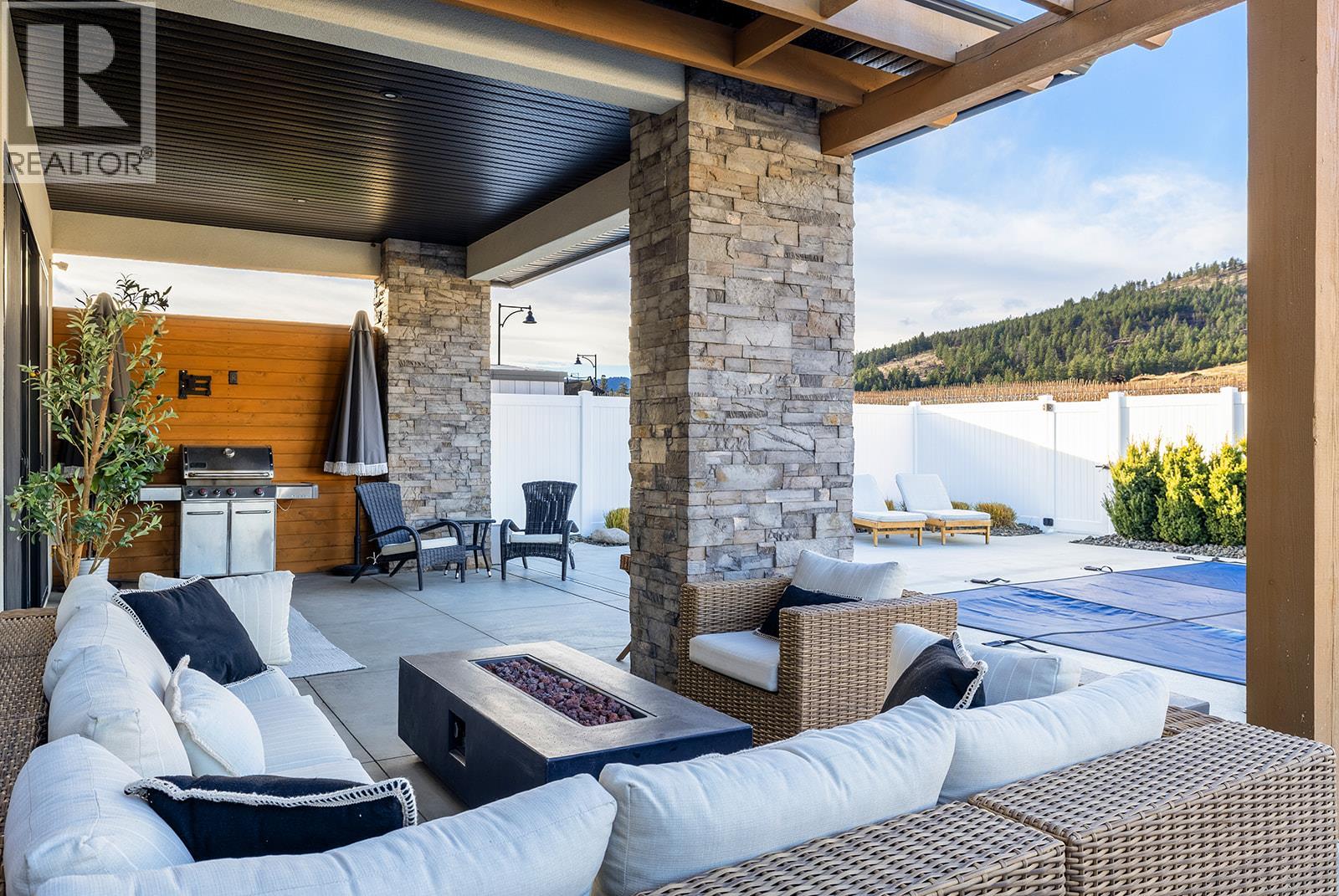 2688 Ridgemount Drive