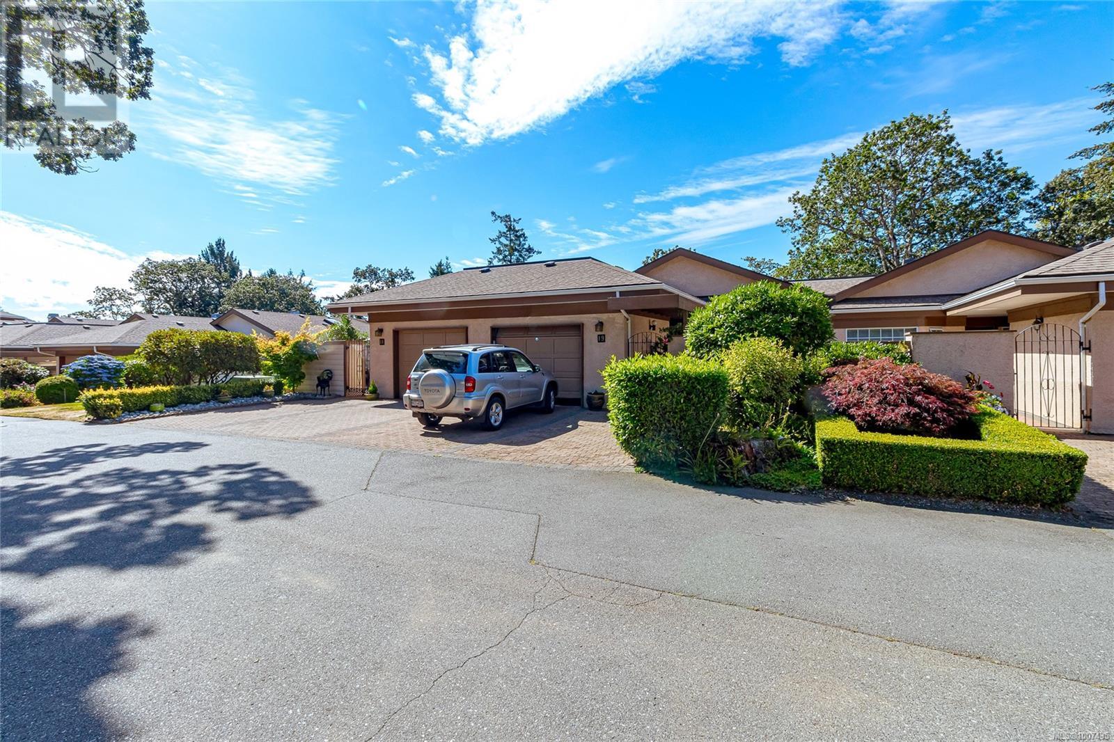 19 901 Kentwood Lane