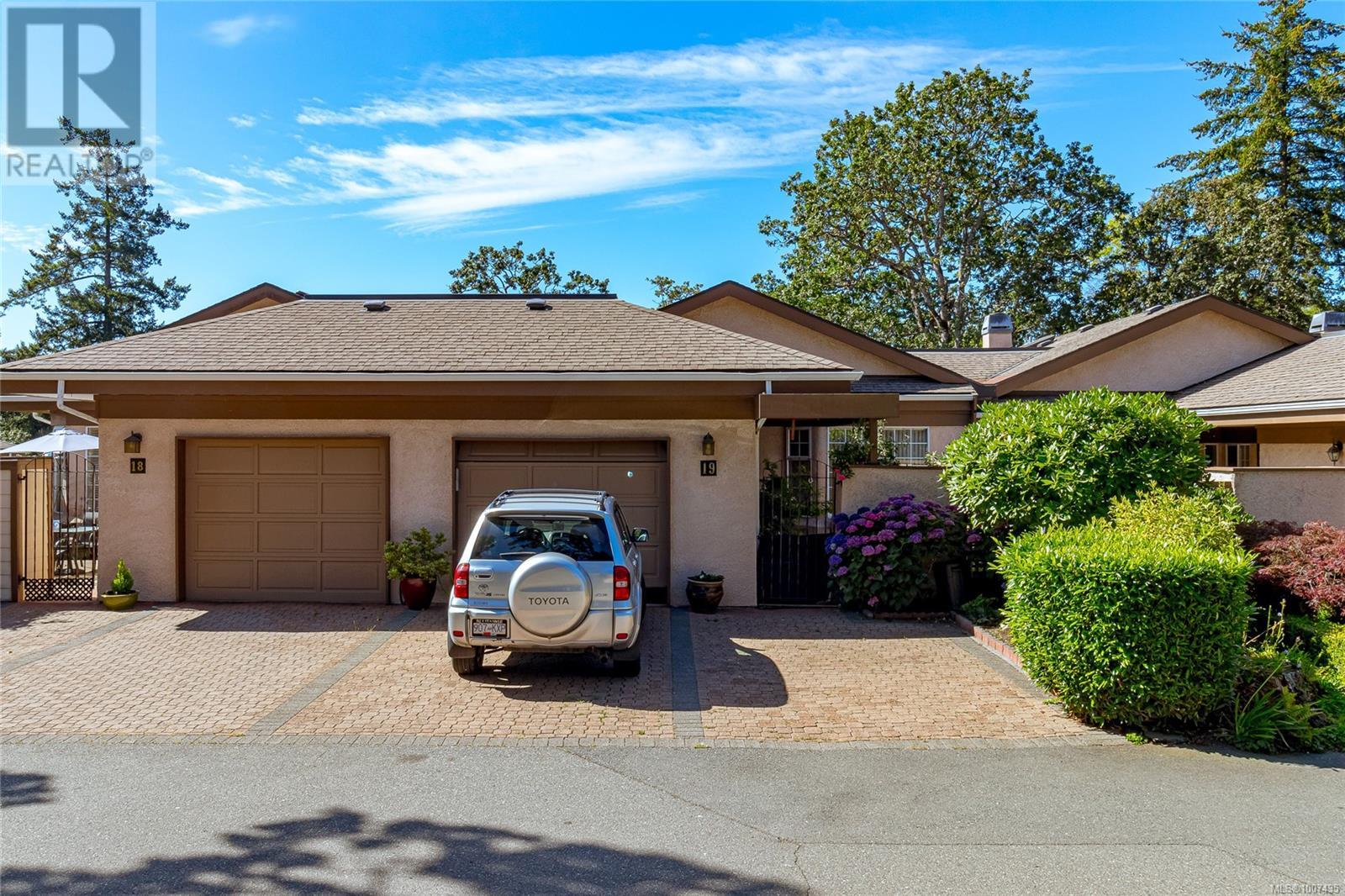 19 901 Kentwood Lane