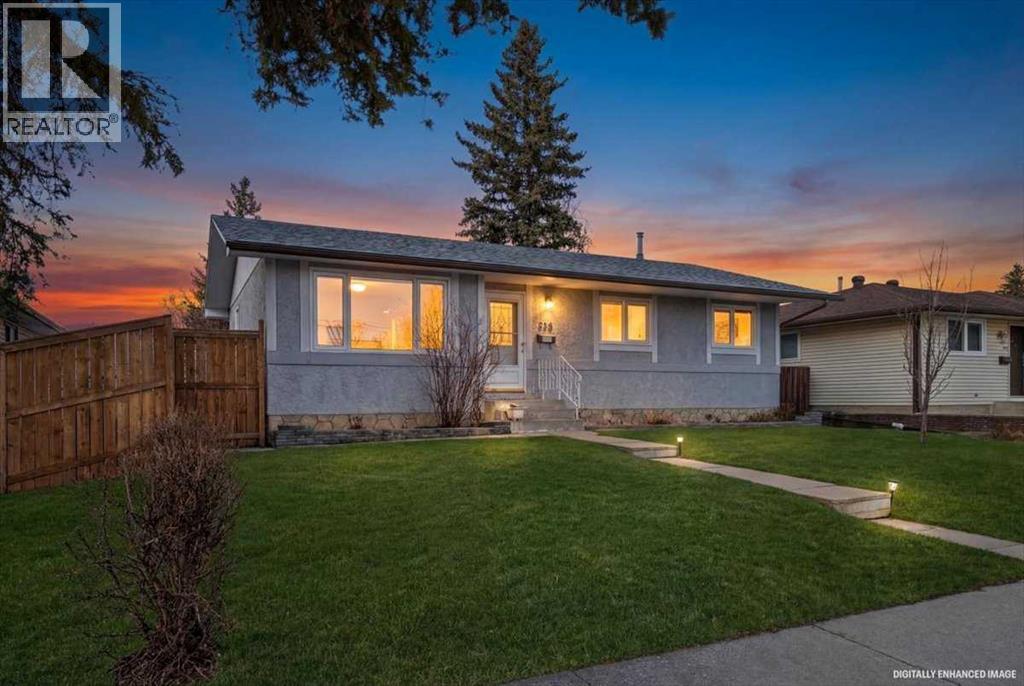 215 Pinegrove Close NE