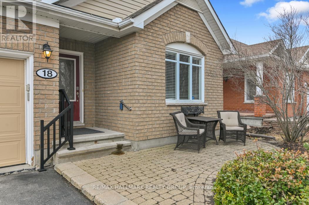 18 SPINNEY WAY