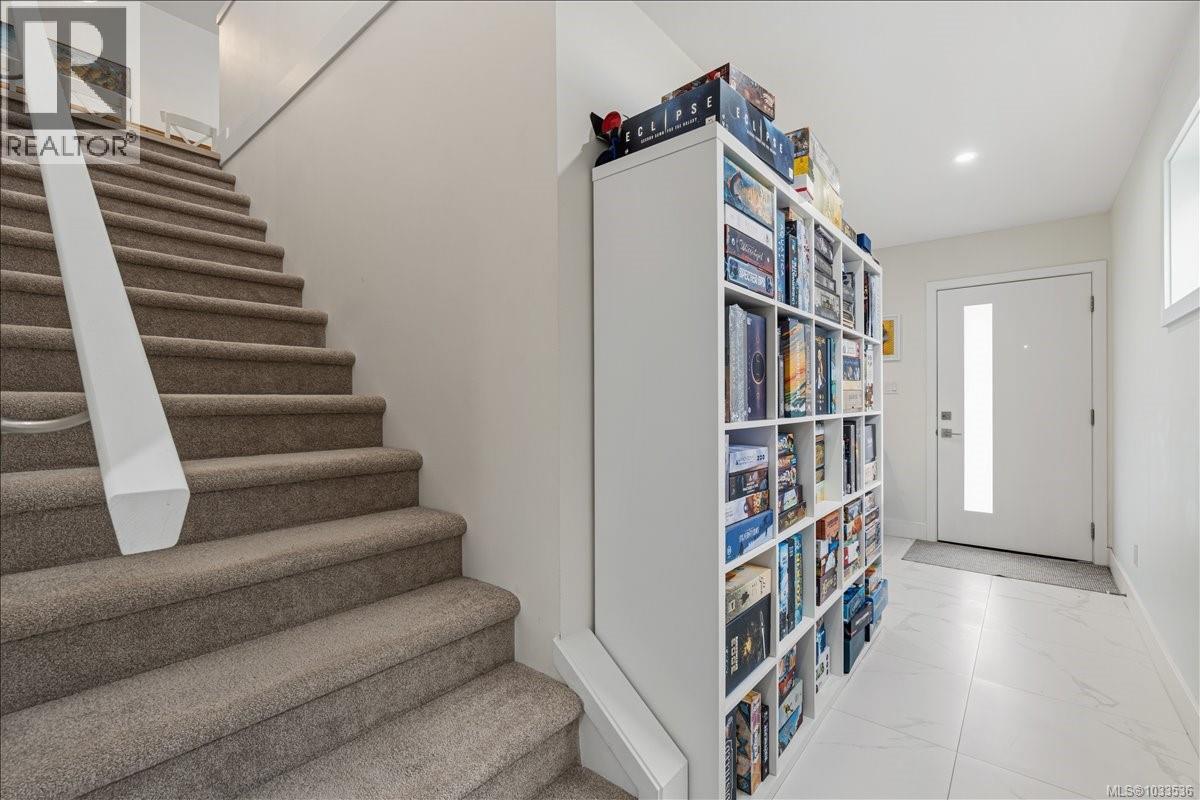 370 Avaani Way
