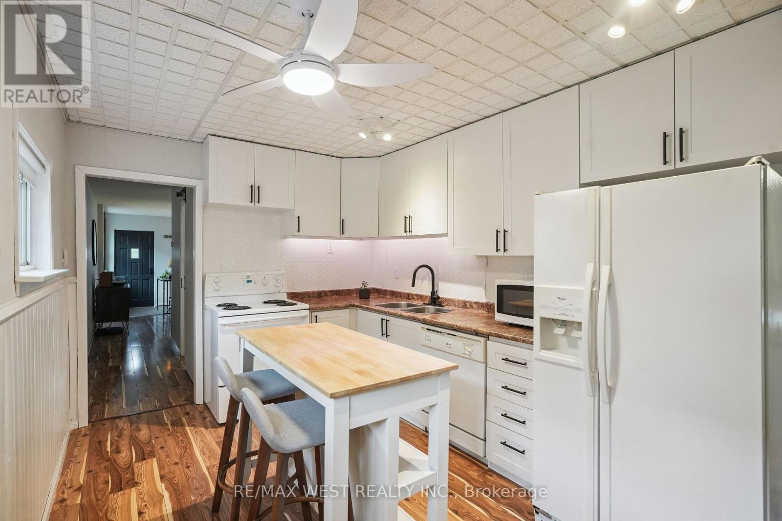 2 LEYTON AVENUE