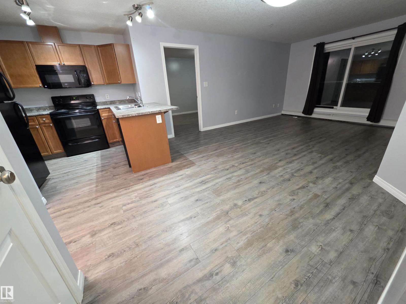 #106 4903 47 AV