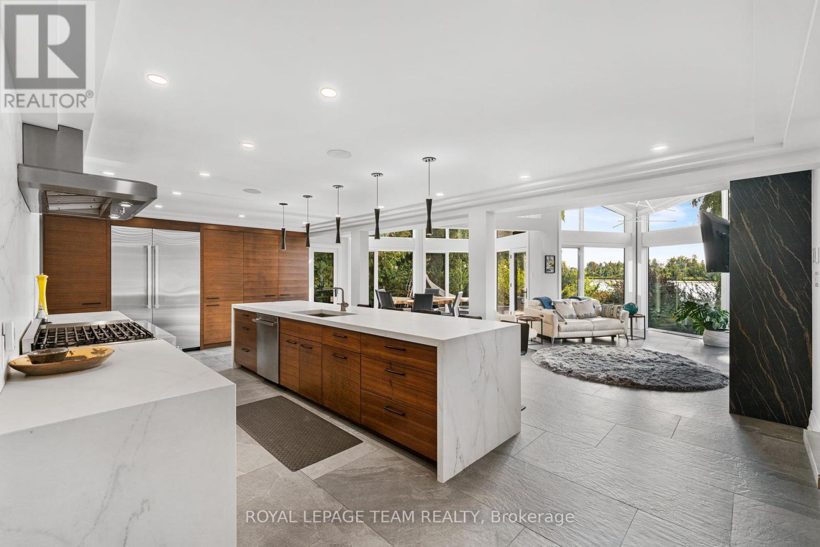 2318 SUMMERSIDE DRIVE