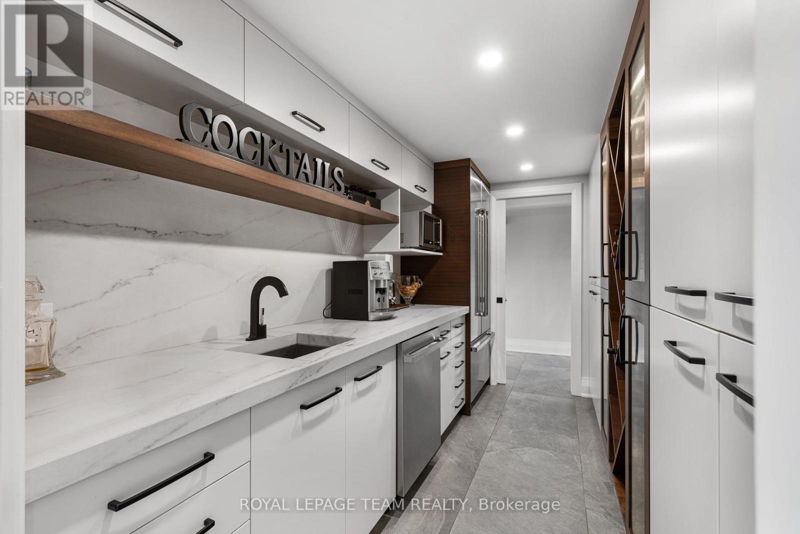 2318 SUMMERSIDE DRIVE