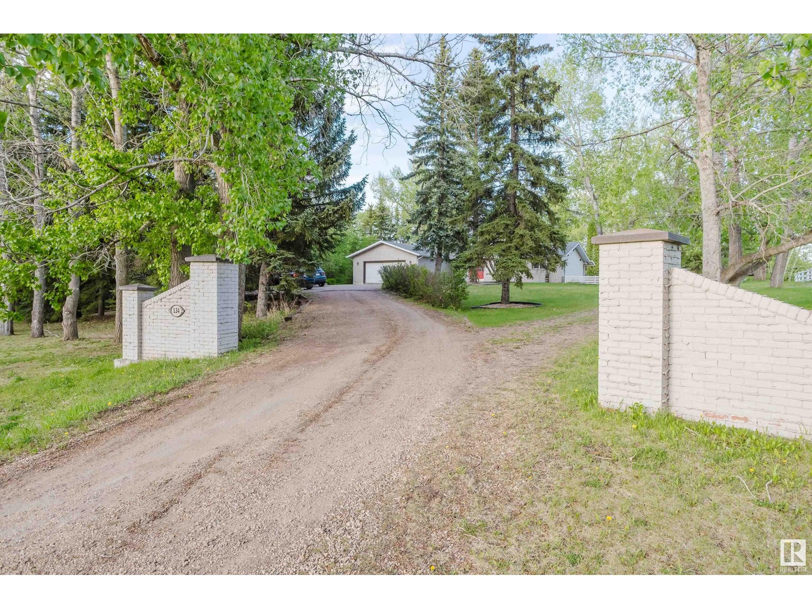 #134 52552 224 Range Road