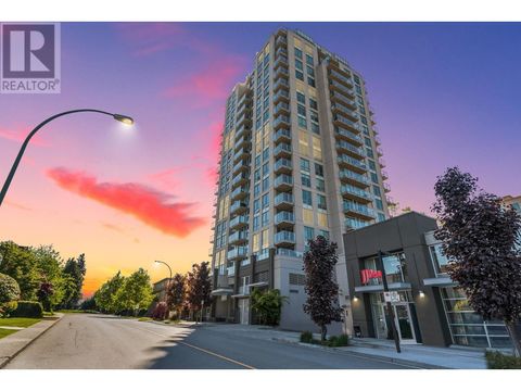 302 135 E 17TH STREET North Vancouver BC V7L0C4