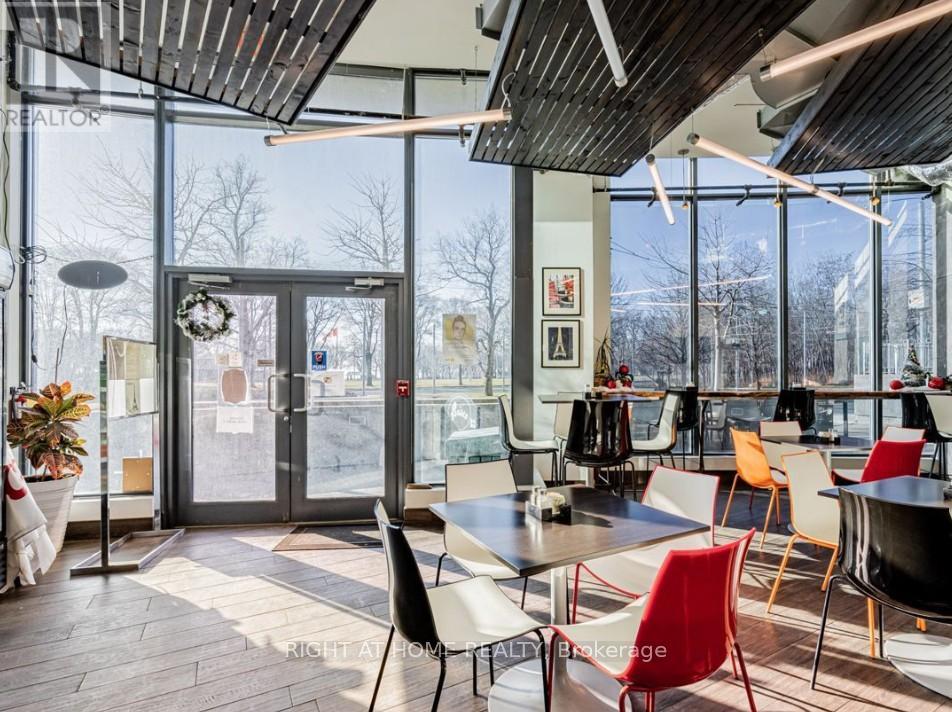 215 FORT YORK BOULEVARD