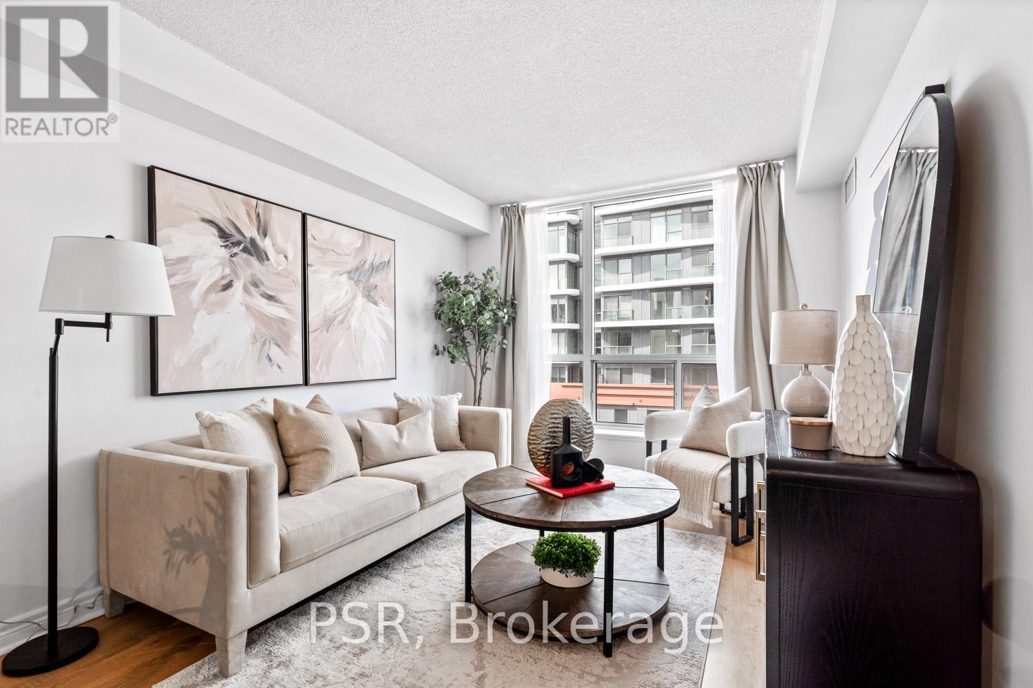 905 - 152 ST PATRICK STREET