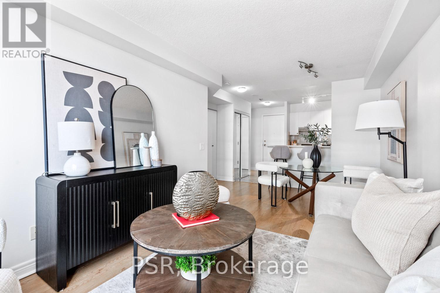 905 - 152 ST PATRICK STREET