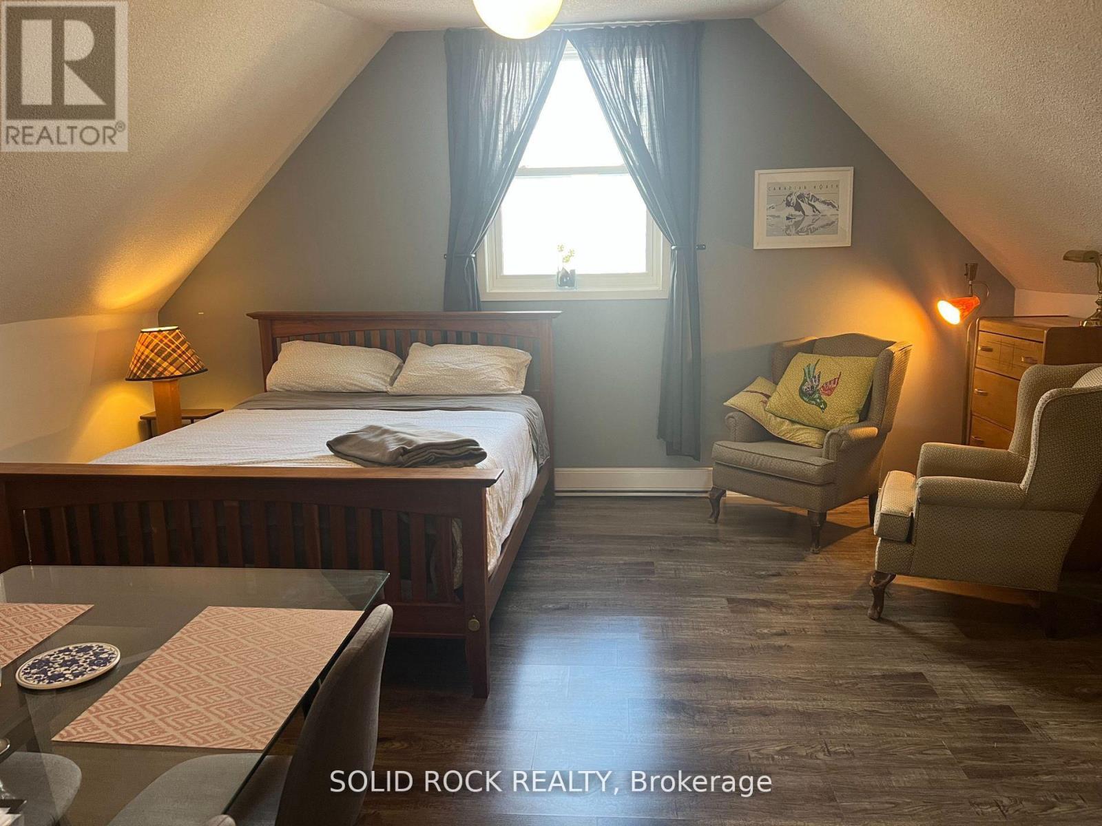 C - 71 KING STREET E