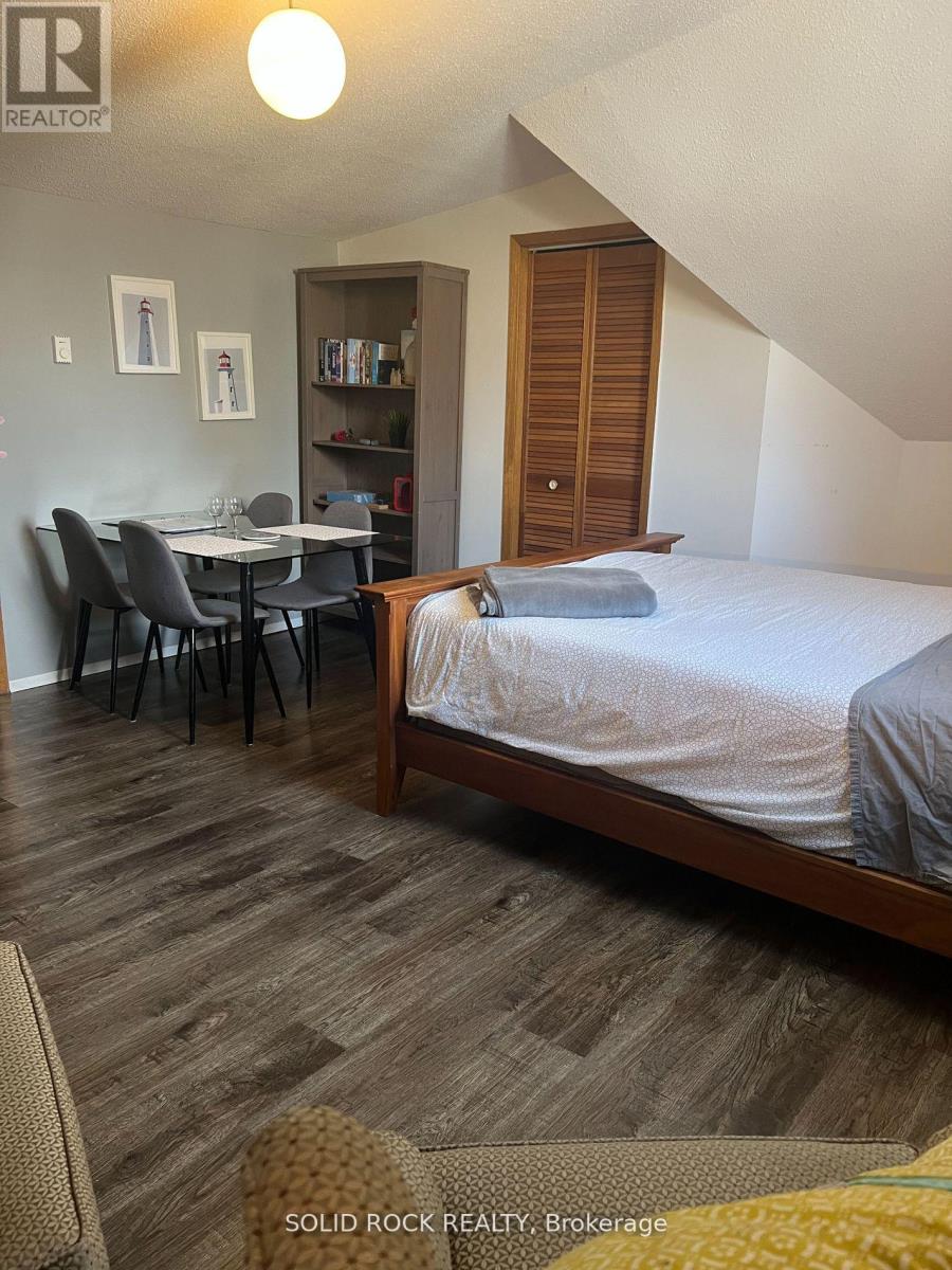 C - 71 KING STREET E