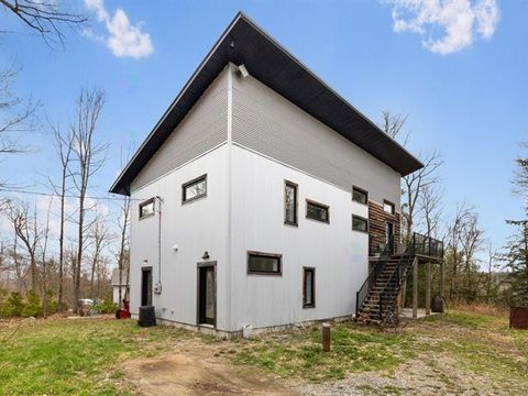 29 Ch. des Sizerins Val-des-Monts QC J8N6H4