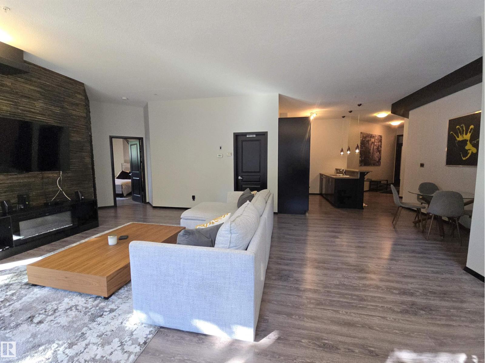 #106 10531 117 ST NW