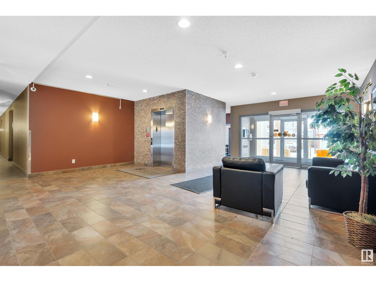 #408 226 Macewan RD SW