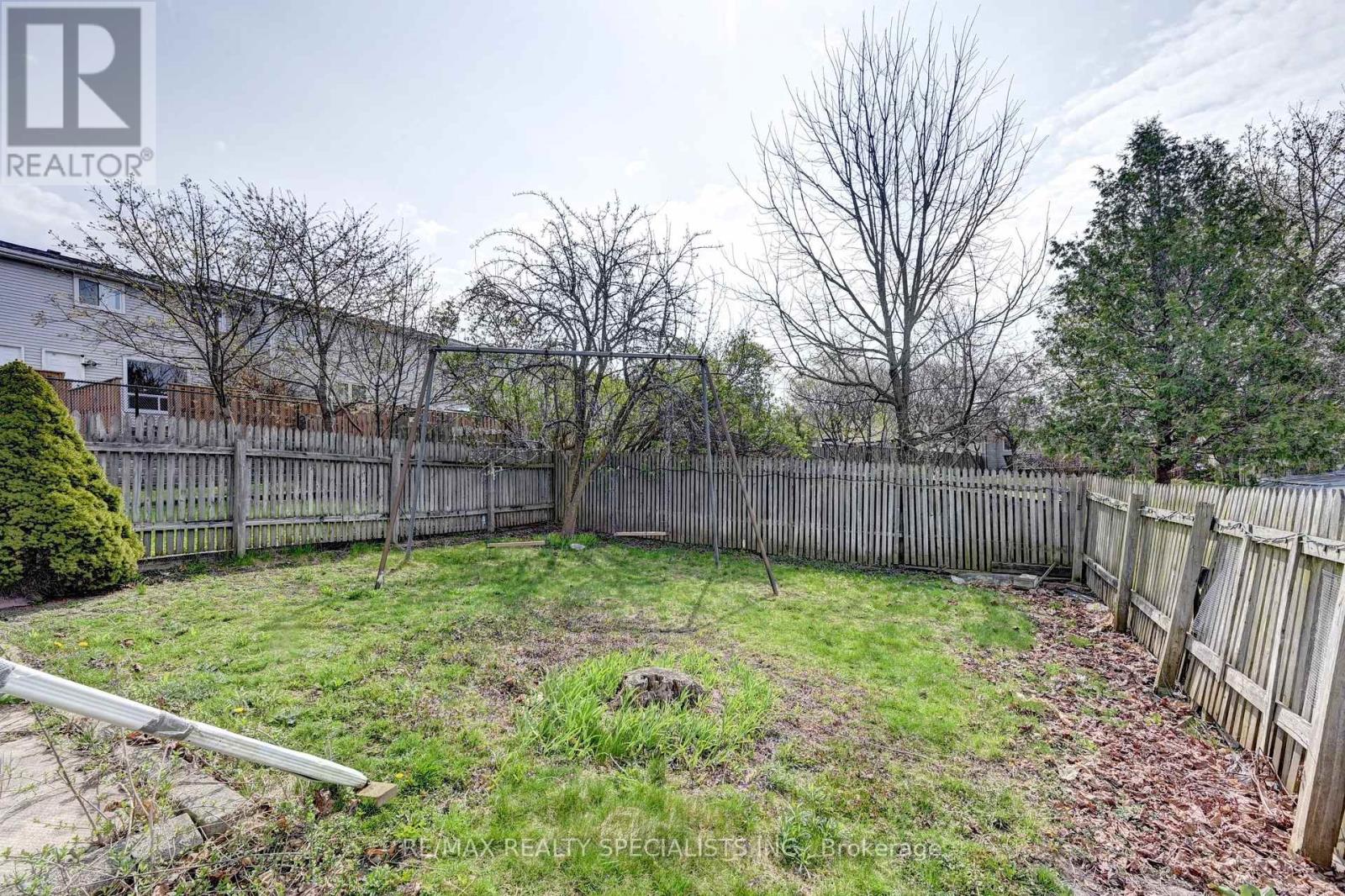 11 DINISON CRESCENT