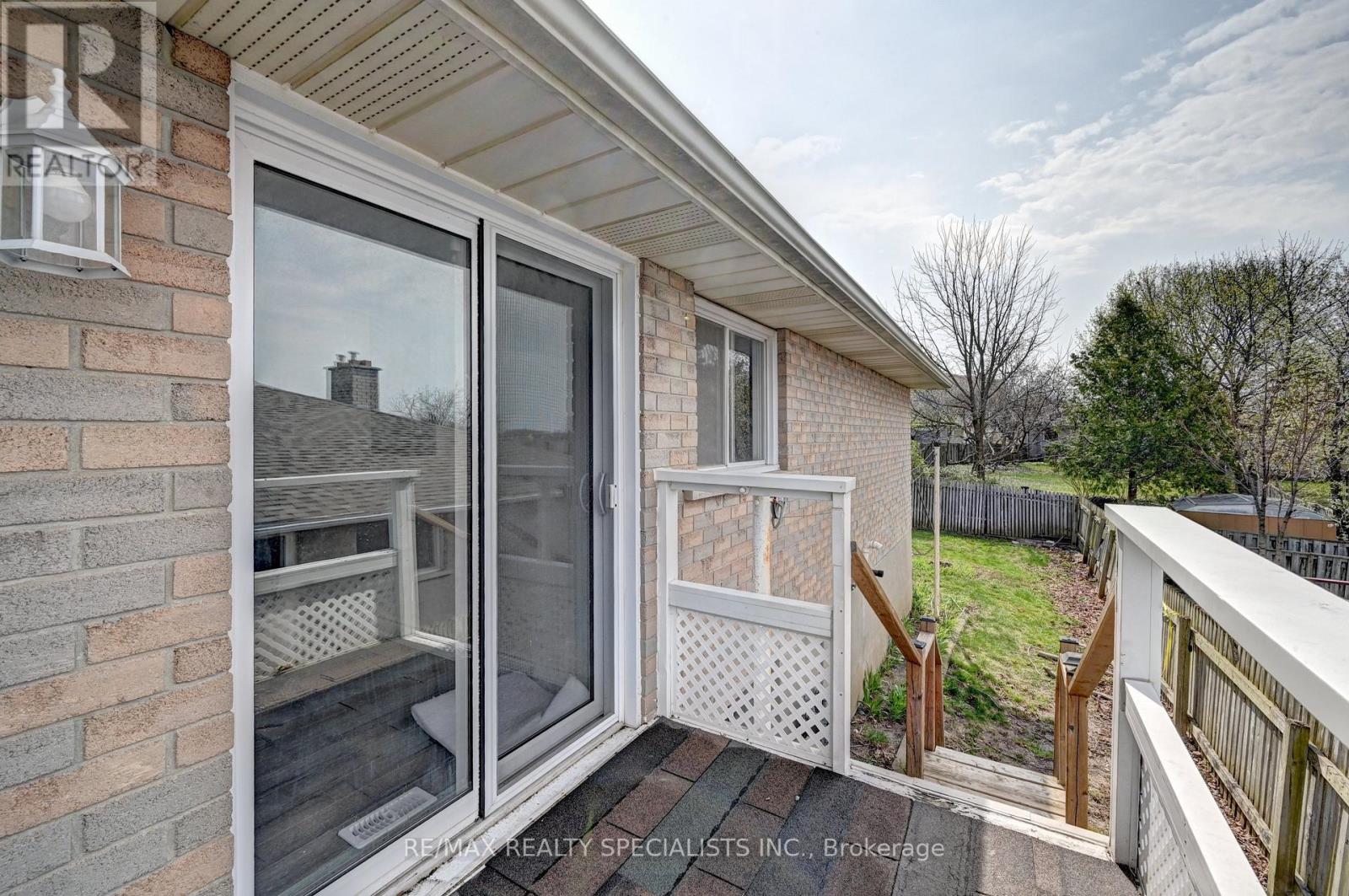 11 DINISON CRESCENT