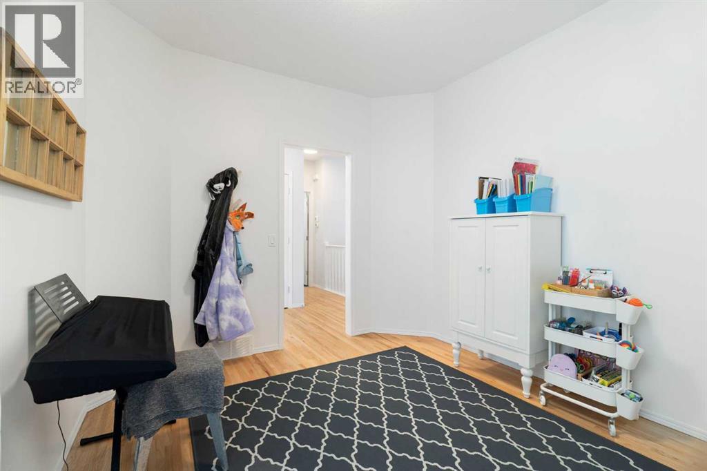 60 Cougar Ridge View