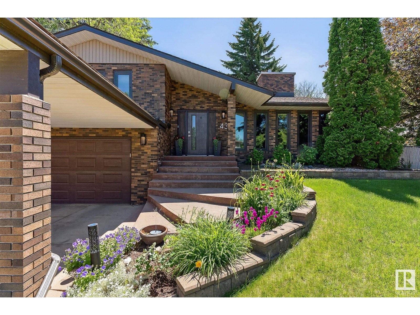 43 MANCHESTER DR