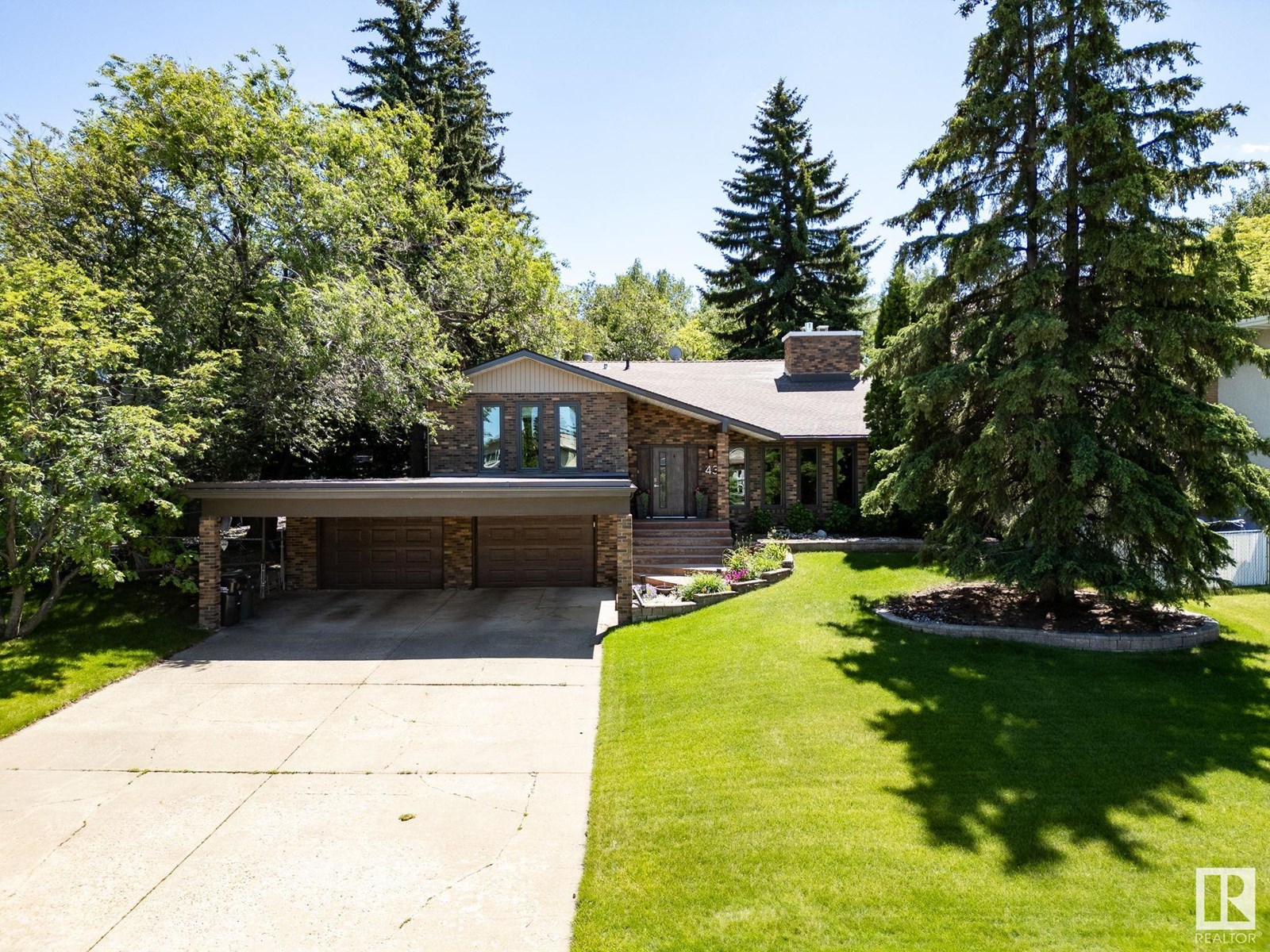 43 MANCHESTER DR