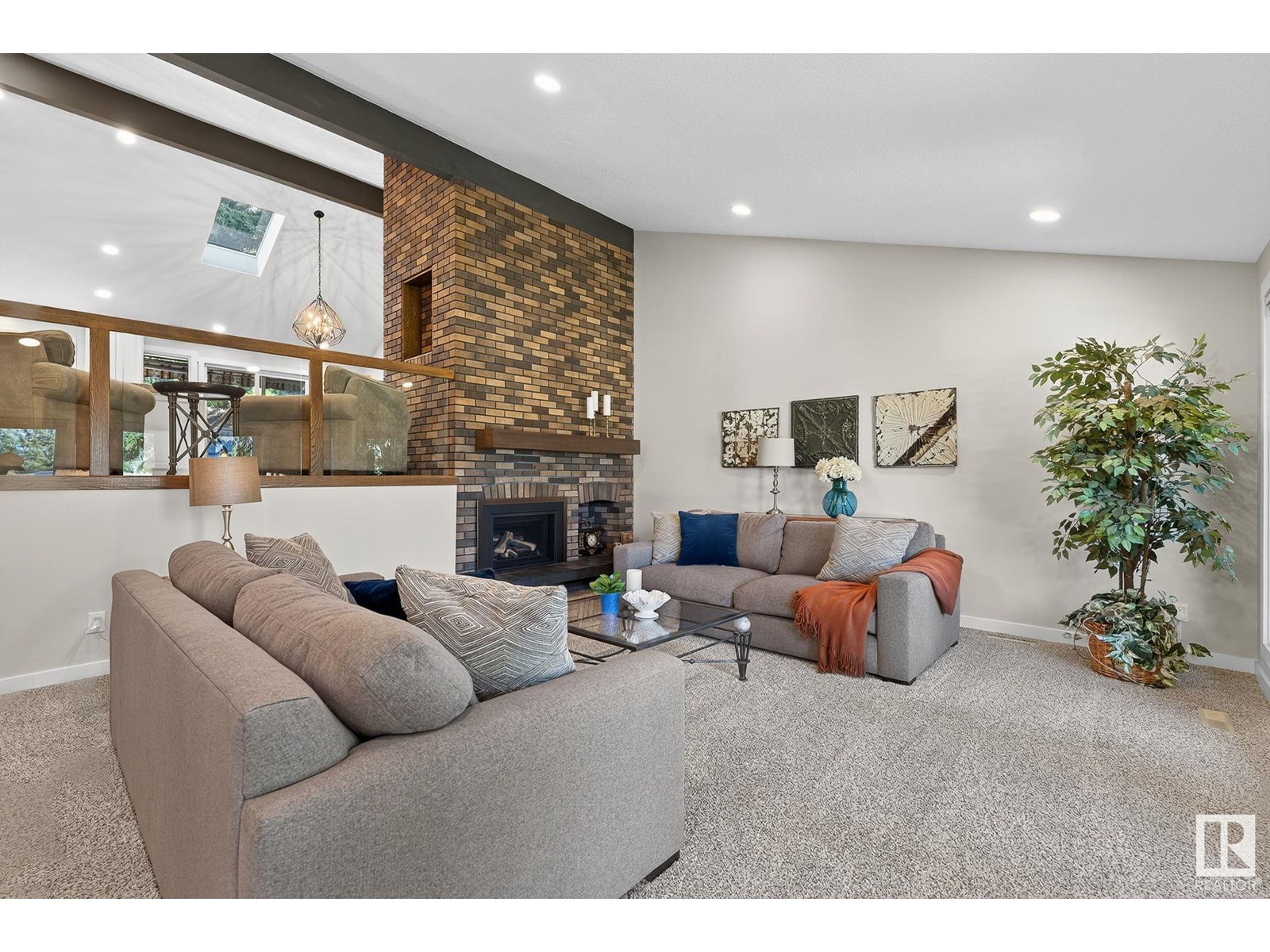 43 MANCHESTER DR