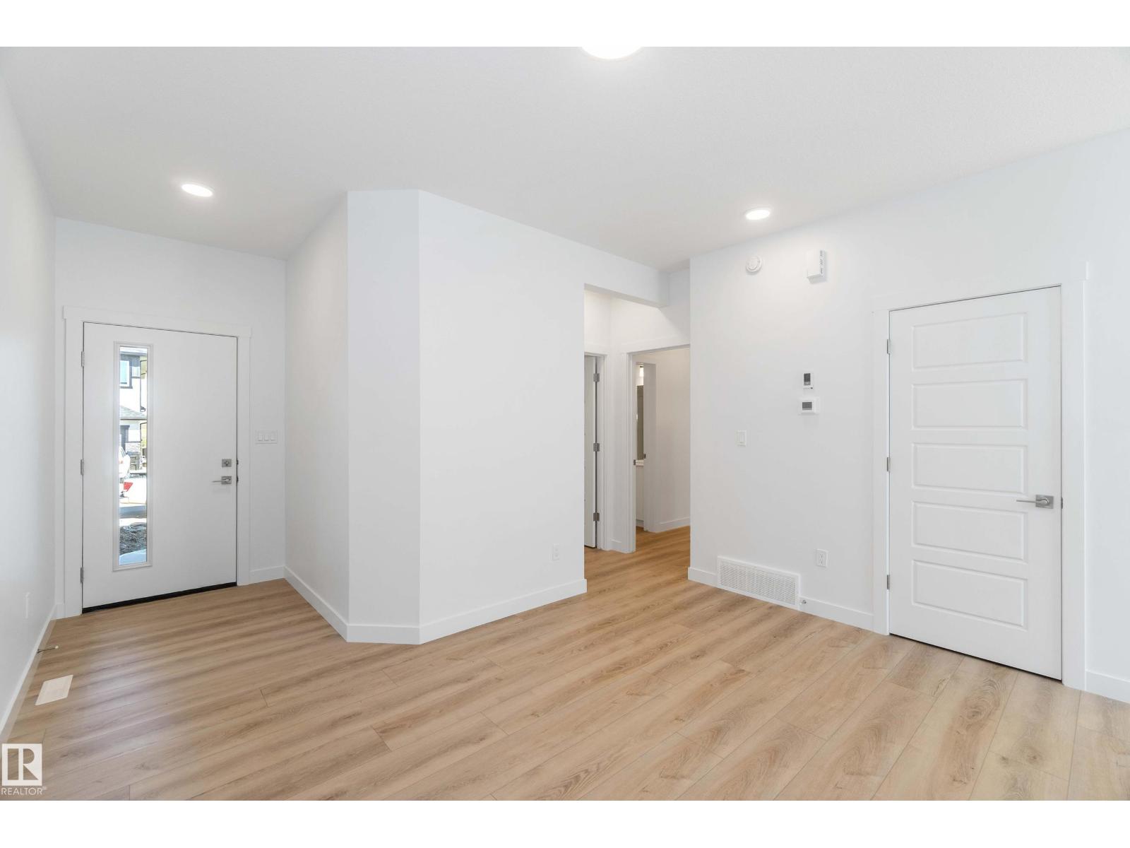 8619 181 AV NW
