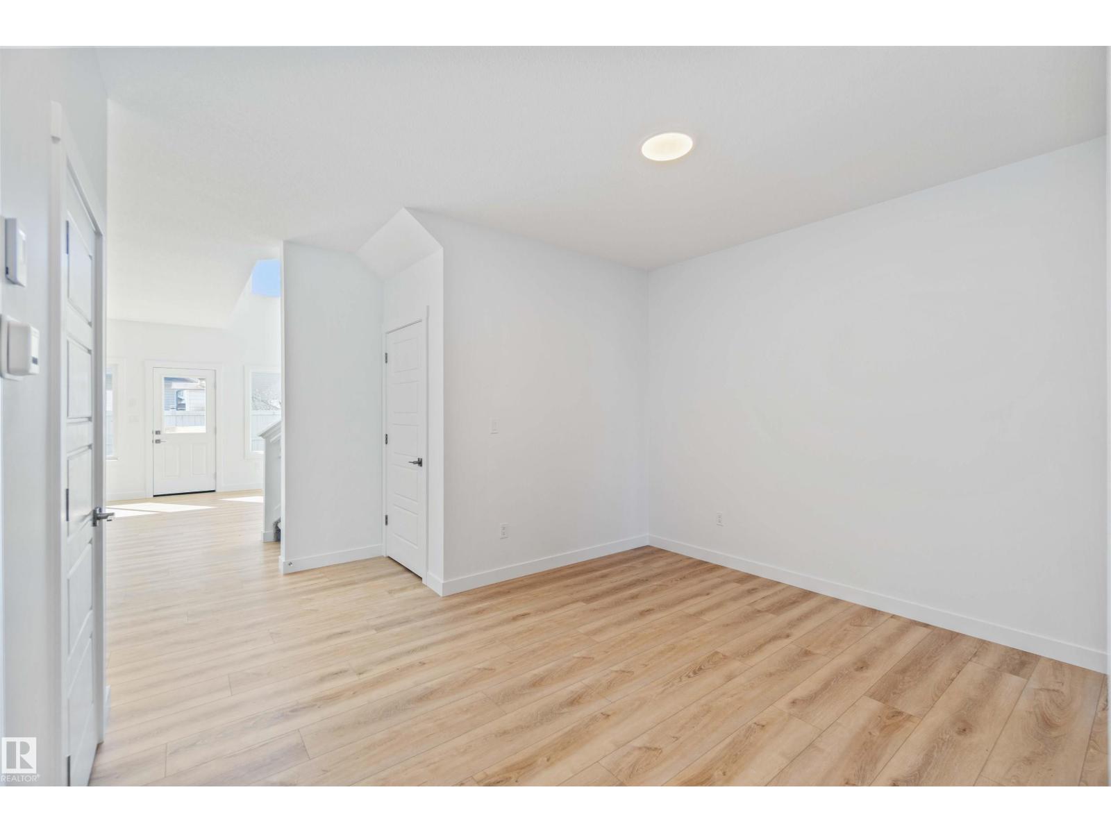 8619 181 AV NW