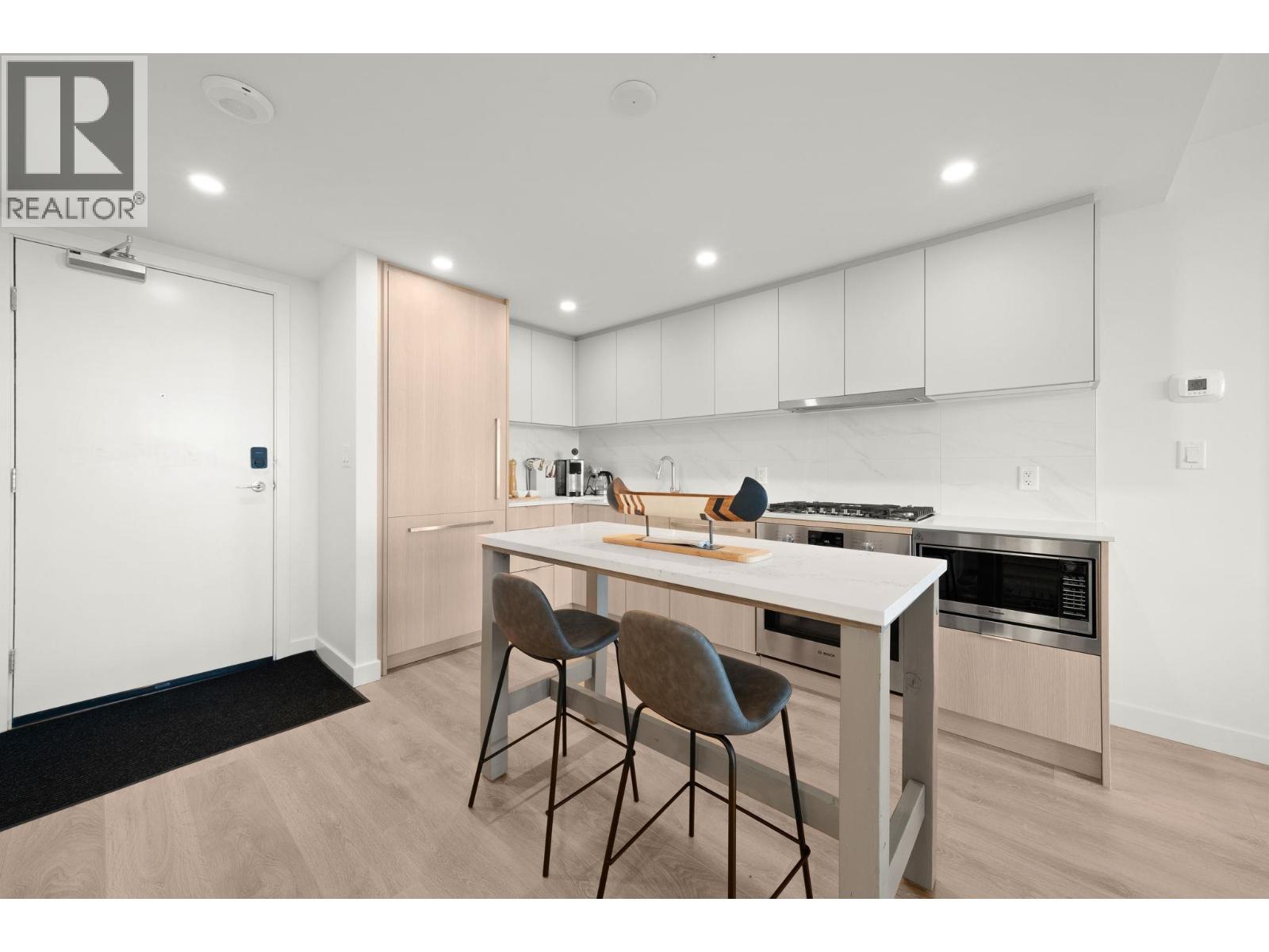 2608 318 ALDERSON AVENUE