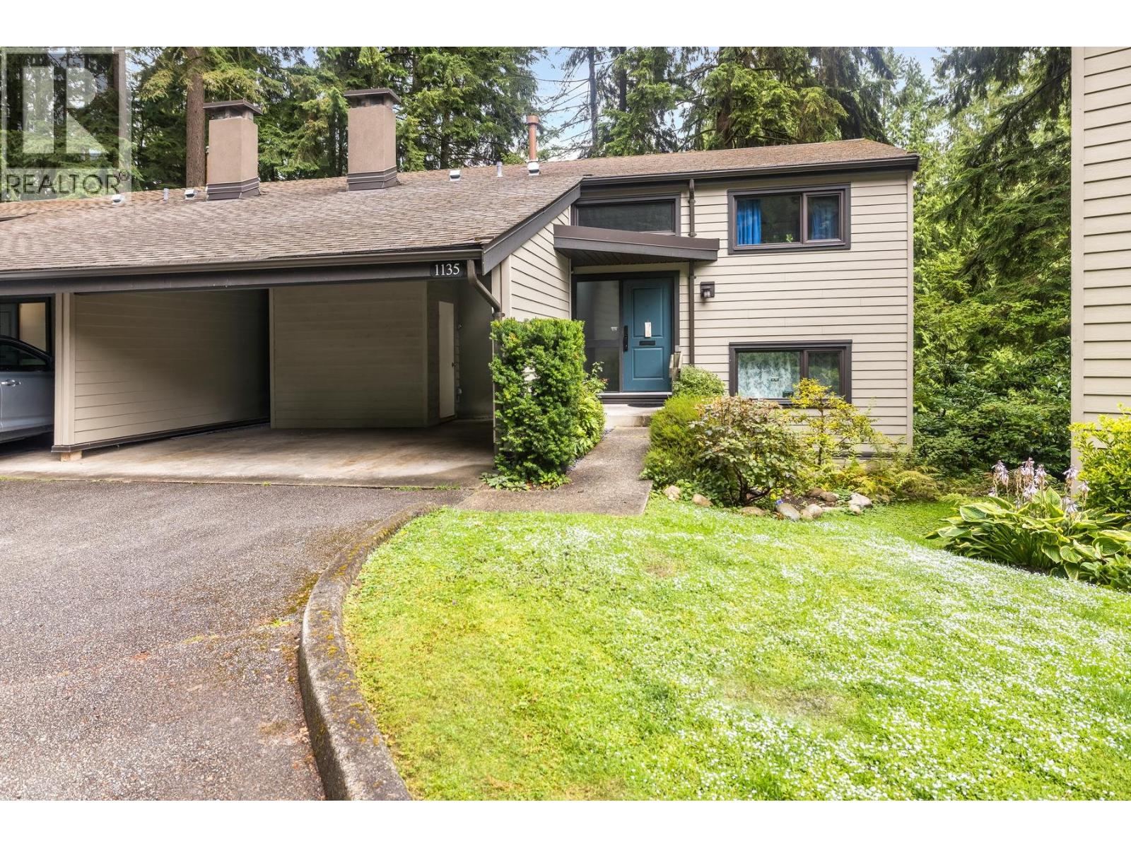 Photo 1 of 25 — 1135 HERITAGE BOULEVARD, North Vancouver, BC V7J3G8