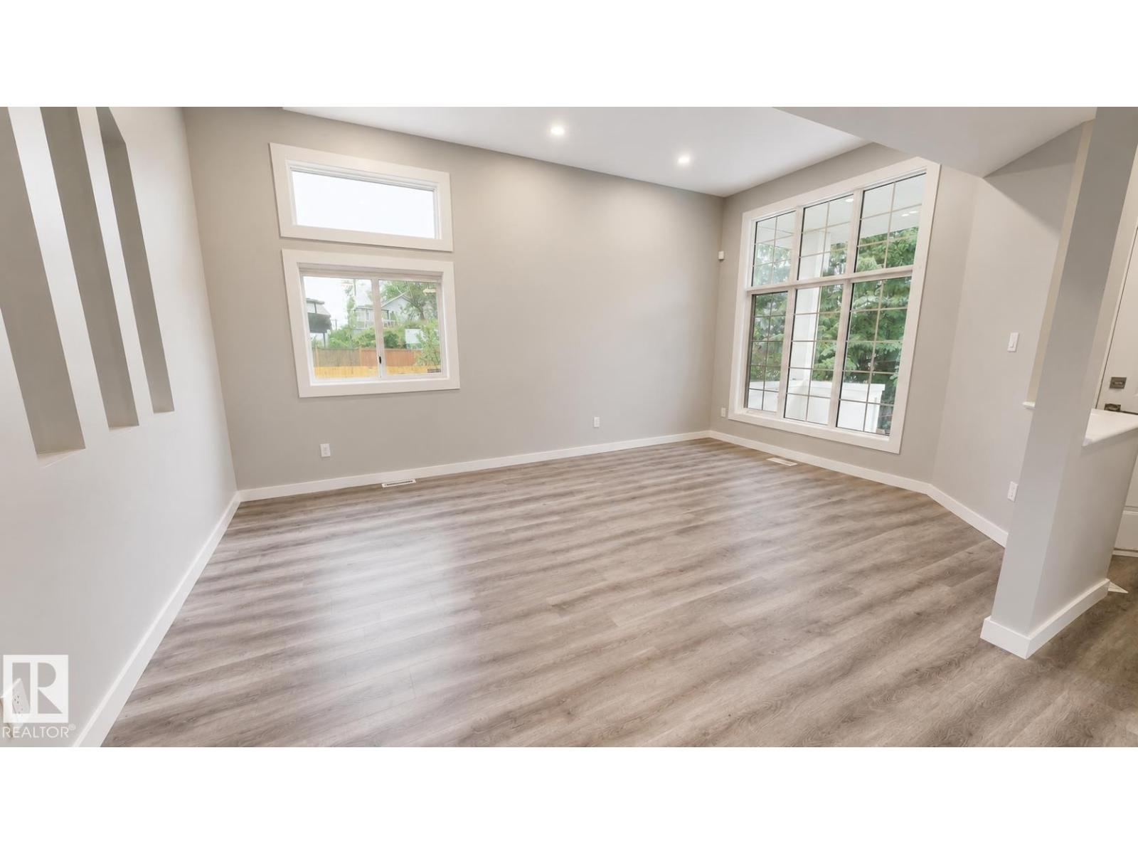 2 HAMPTON CT