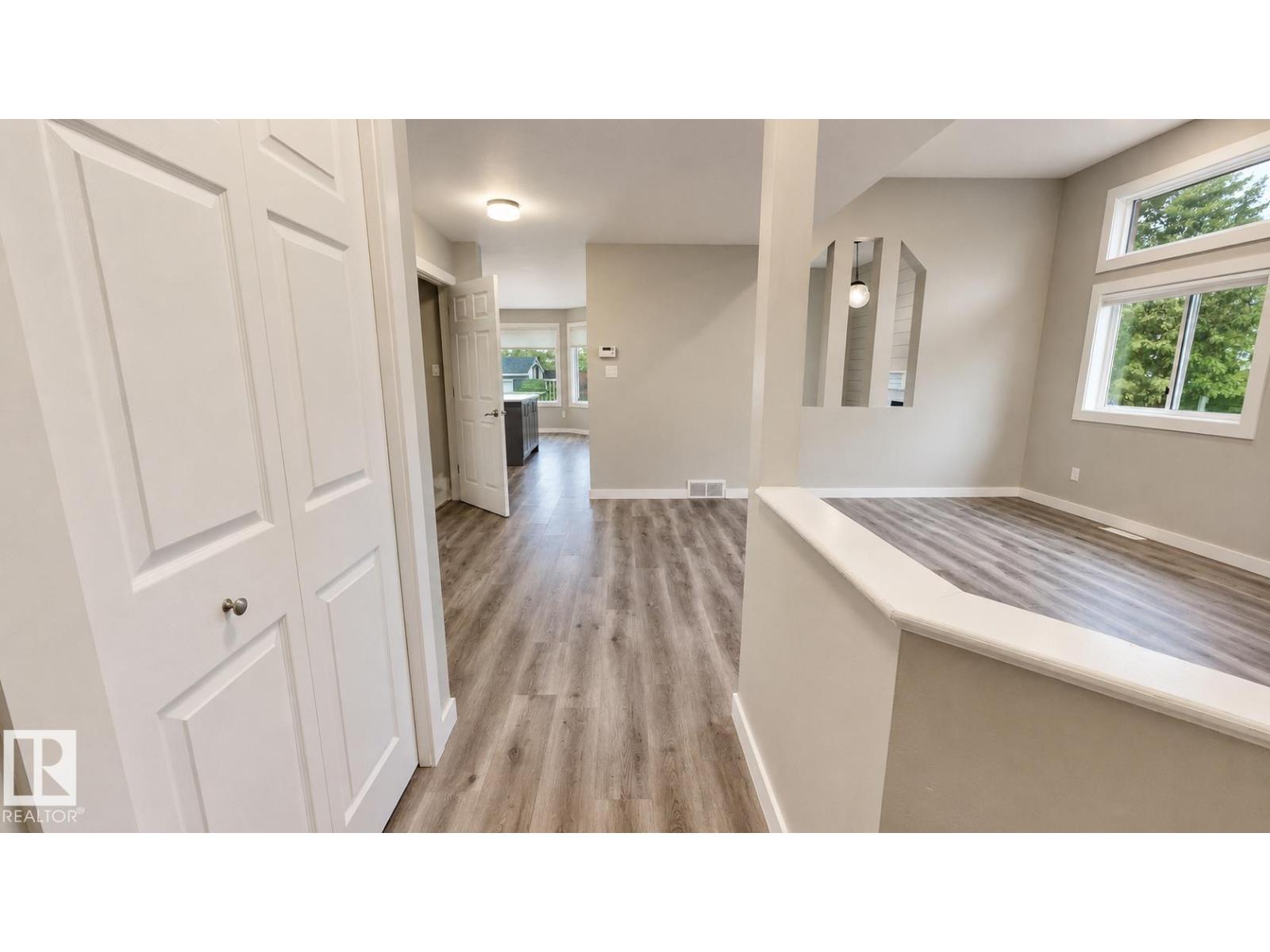 2 HAMPTON CT