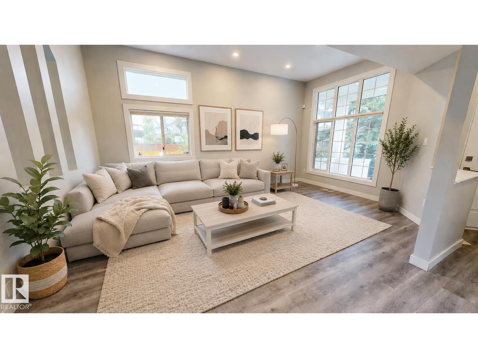 2 HAMPTON CT